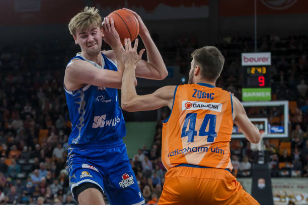 还是从替补 还是从替补