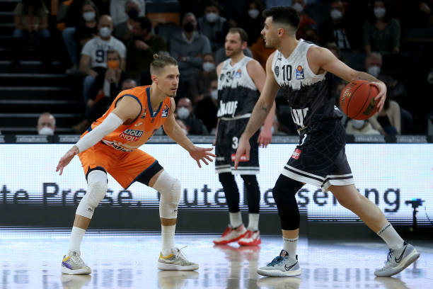 在进攻端主 在进攻端主